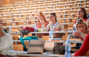 Associate Degree vs. Bachelor Degree – Which Is Better in 2024?