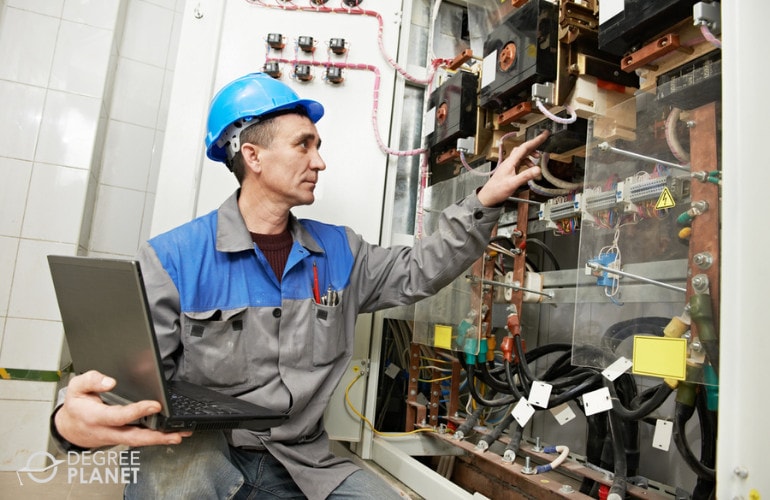 Associates in Electrical Engineering Technology