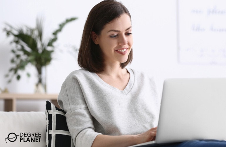 Woman getting her EdD in Organizational Leadership online