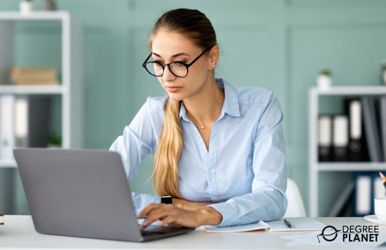 Woman taking Accounting MBA online